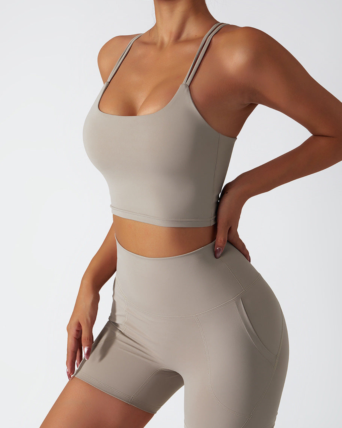 ESSENTIALS SHORTS W POCKETS