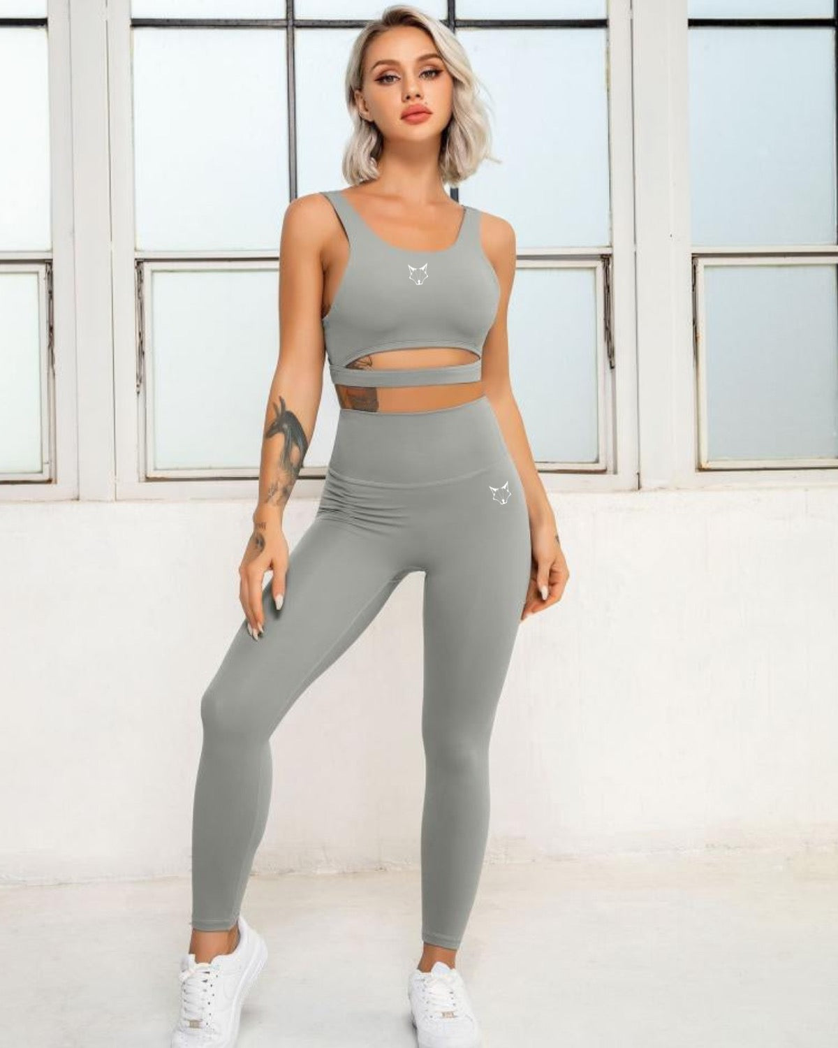ESSENTIALS SLIT TOP