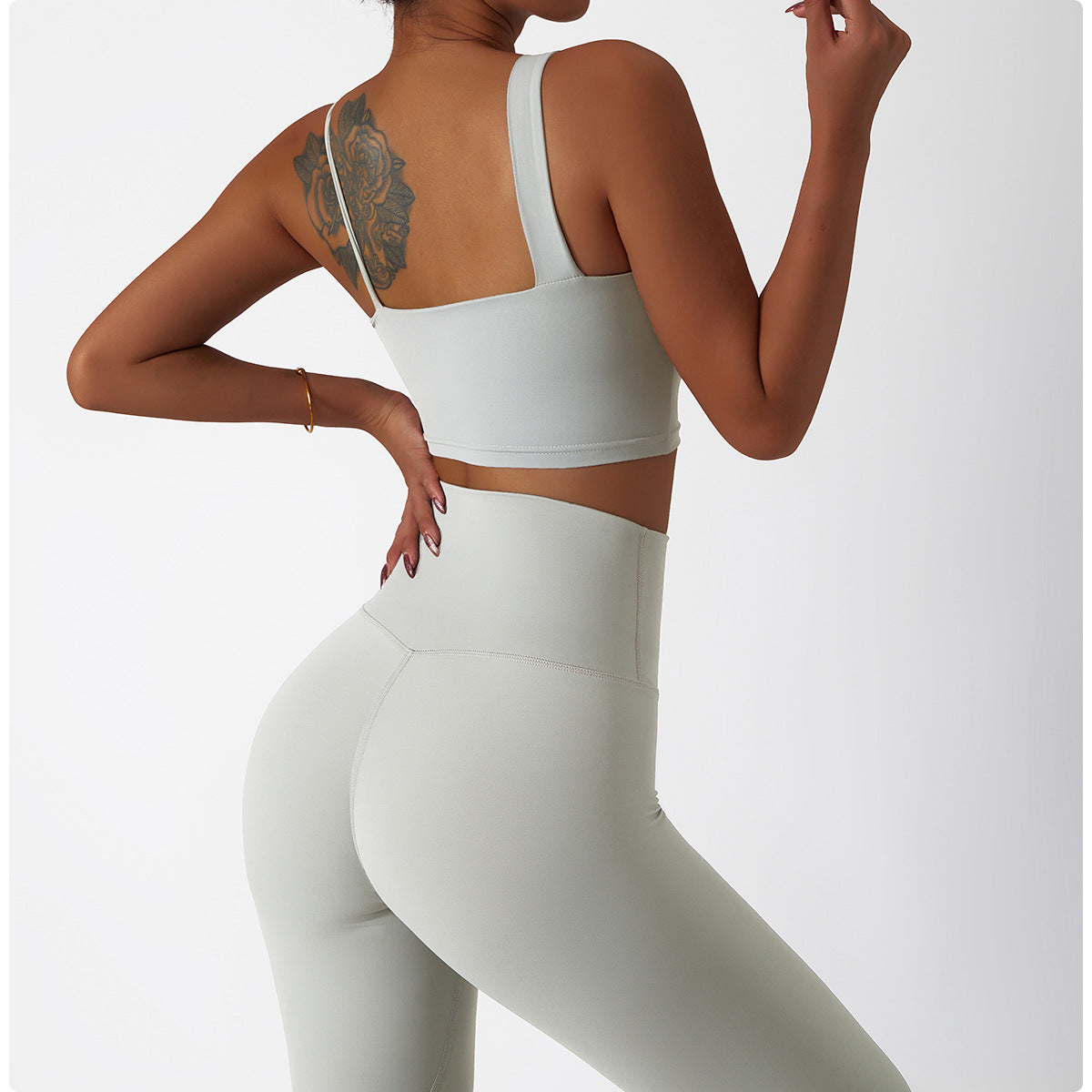 ESSENTIALS LEGGINGS